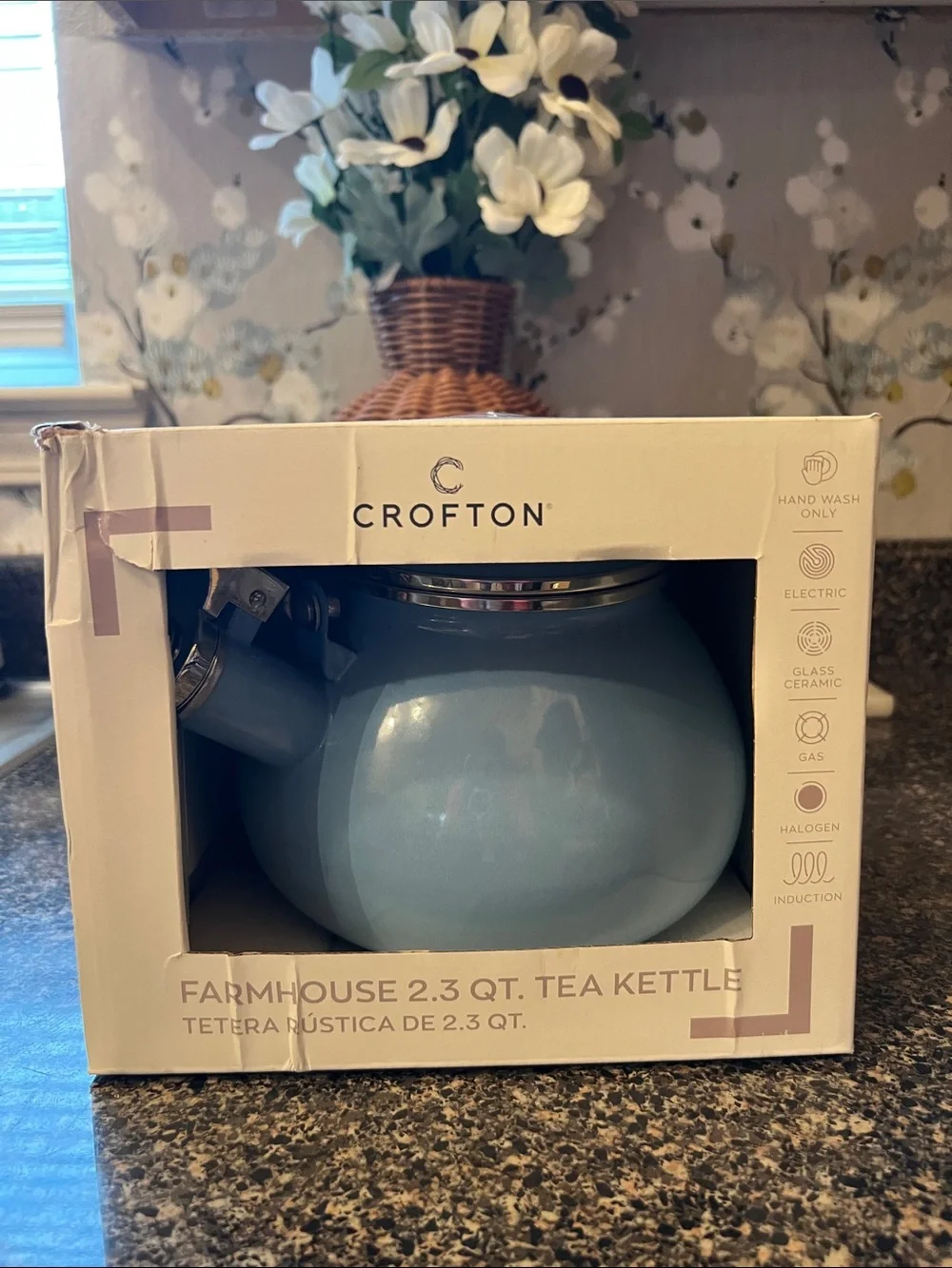 KITCHEN ESSENTIAL NEW IN BOX Crofton Farmhouse Tea Kettle, Blue 2.3 Quart